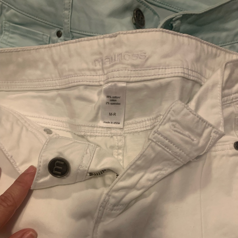 Maurices White distressed Jegging.  med regular